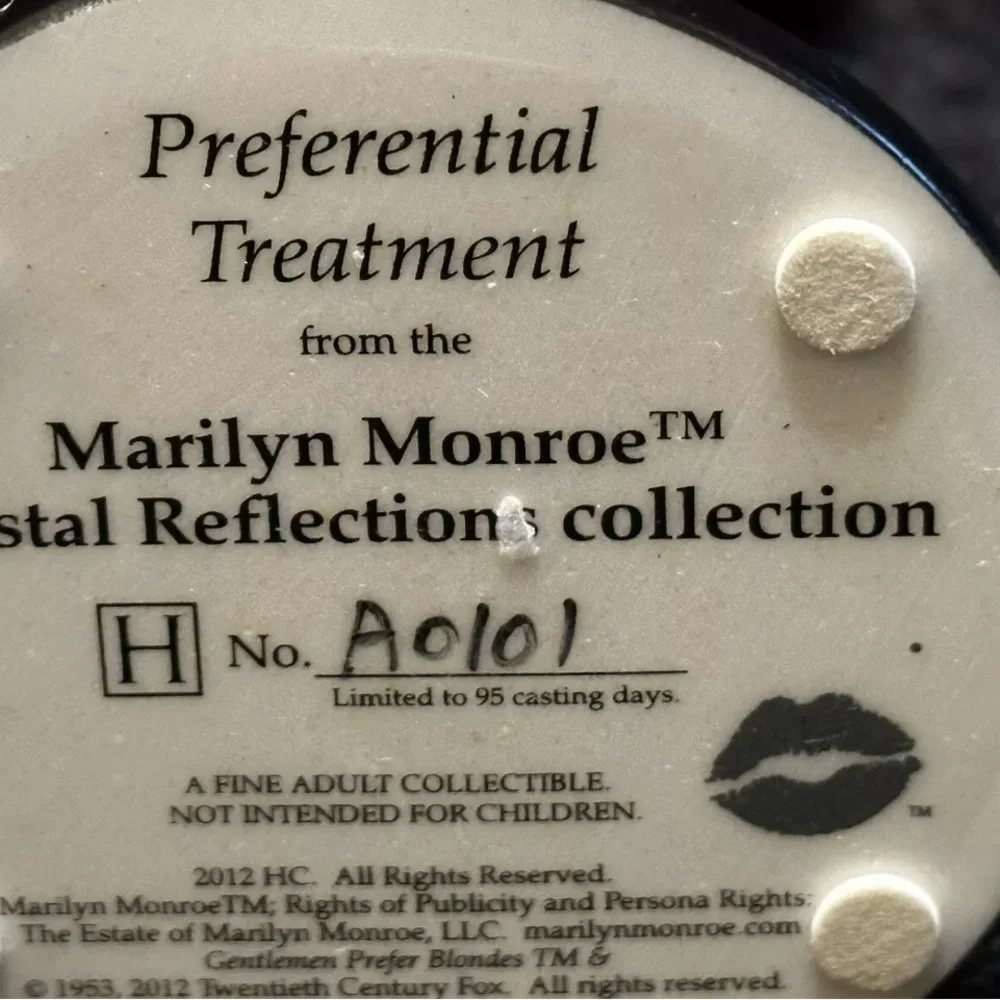 Marilyn Monroe Crystal Reflections Figurine by the Hamilton Collection - Picture 10 of 13